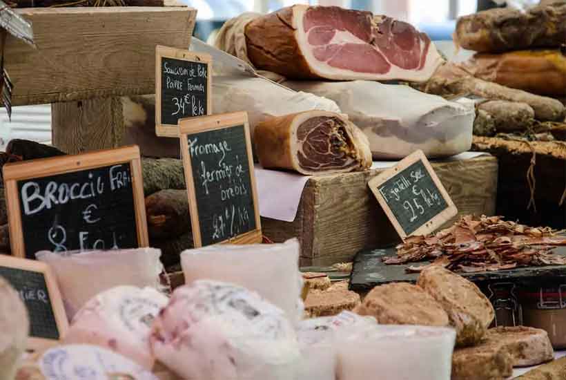 Étalage de marché à Ajaccio